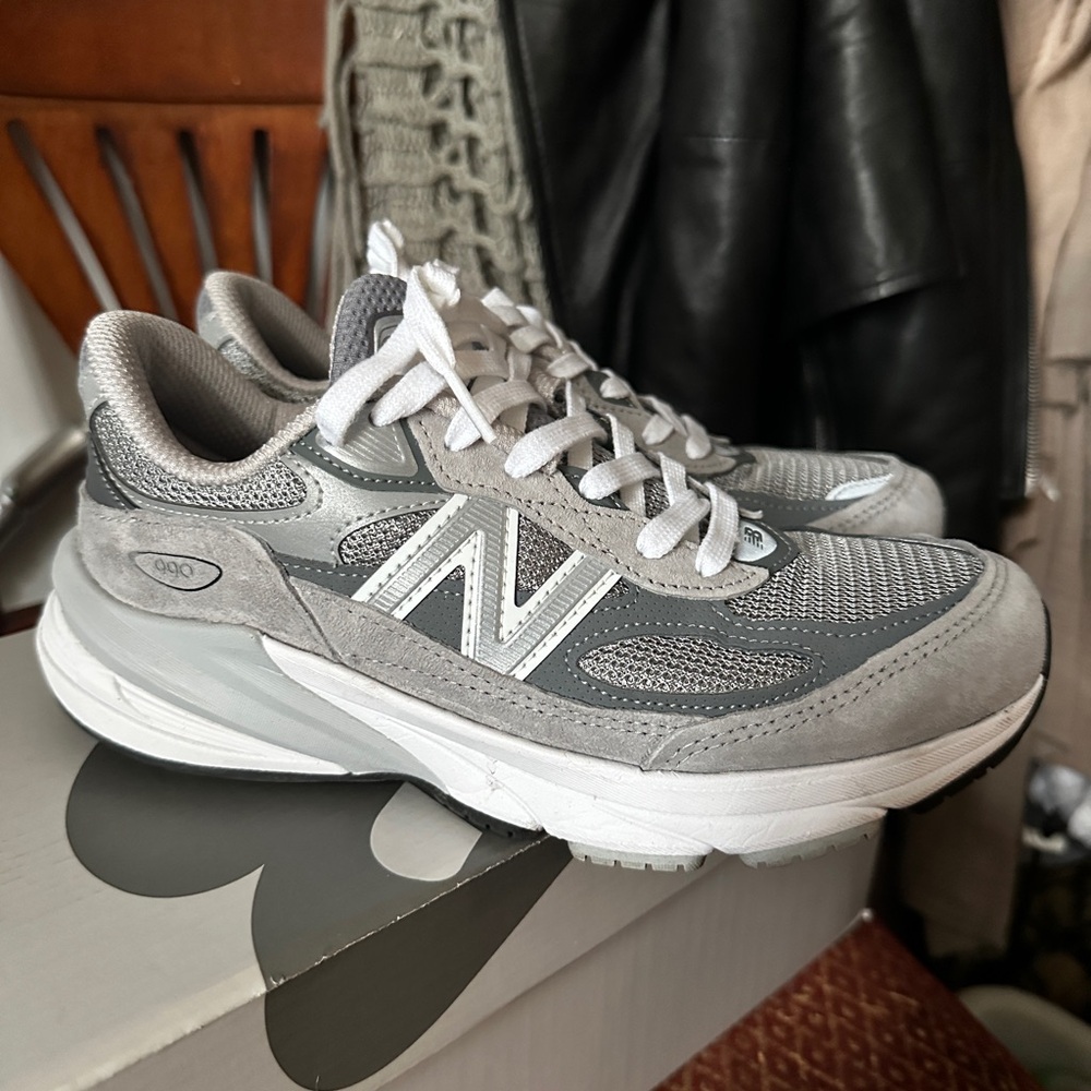 New Balance Women's 990v6